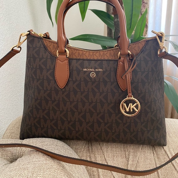 Michael kors cross body bag - Picture 13 of 14